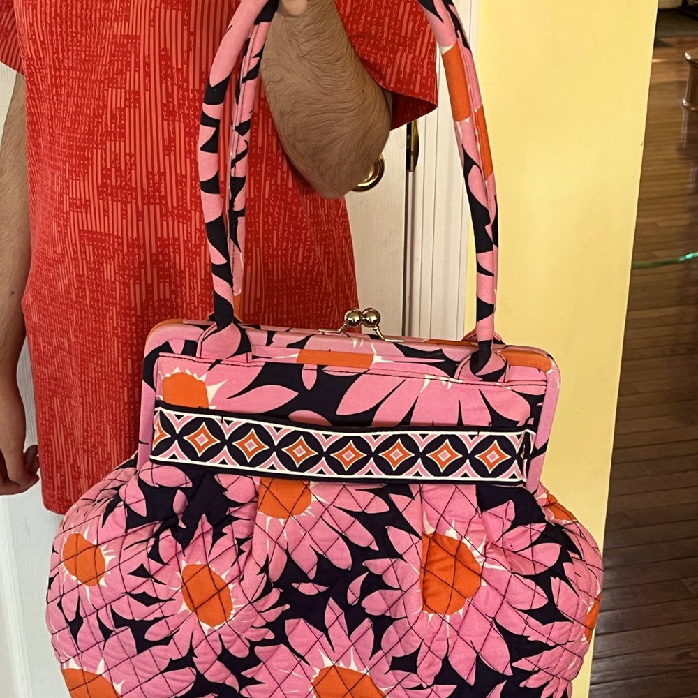 Vera Bradley LOVES ME pink daisy spring 2010 clasp purse